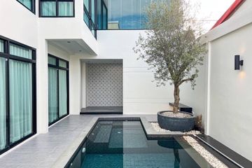 3 Bedroom Villa for sale in Talat Nuea, Phuket