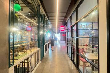 Commercial for rent in Khlong Toei Nuea, Bangkok near MRT Phetchaburi