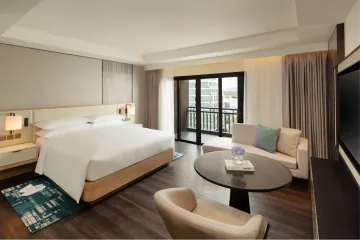 Apartment for rent in Marriott Executive Apartments Sukhumvit 50, Phra Khanong, Bangkok near BTS On Nut