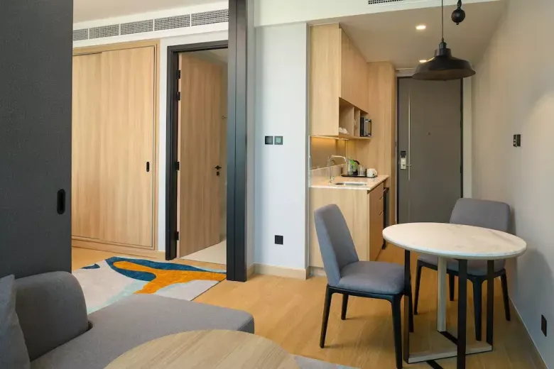 1 Bedroom Condo For Rent