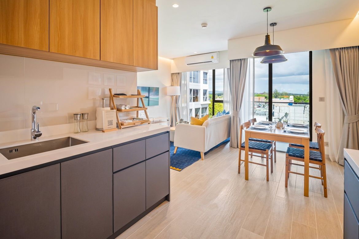 Laguna Lakeside Residences 2BR C4 Lake side by Banyan Living