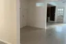 Commercial for rent in Hua Mak, Bangkok near MRT Yaek Lam Sali