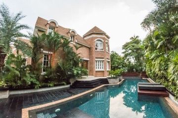 6 Bedroom House for sale in Phra Khanong Nuea, Bangkok near BTS Phra Khanong