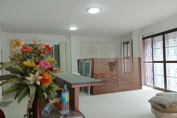 Office for rent in RK Office Park, Khlong Sam Prawet, Bangkok near Airport Rail Link Lat Krabang