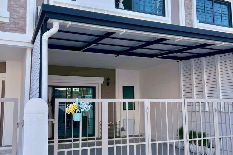 3 Bedroom Townhouse For Rent