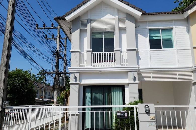 3 Bedroom Townhouse For Rent