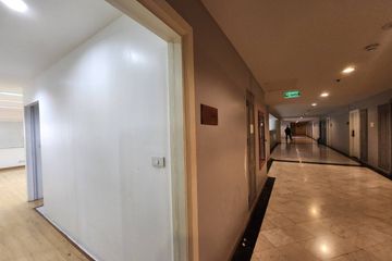 Office for rent in Nusa State Tower Condominium, Silom, Bangkok near BTS Surasak