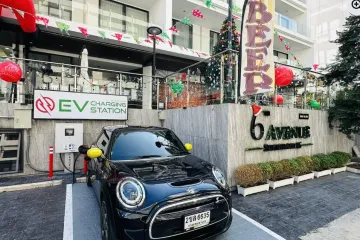 Commercial for rent in 6th Avenue Sukhumvit 15, Khlong Toei Nuea, Bangkok near BTS Nana