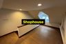 3 Bedroom Commercial for rent in Bowon Niwet, Bangkok near MRT Democracy Monument