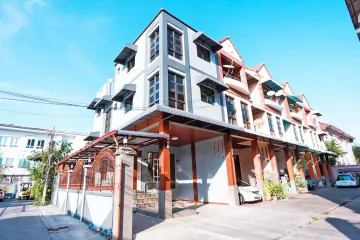 3 Bedroom Townhouse for sale in Lat Phrao, Bangkok