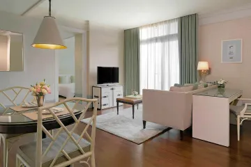 1 Bedroom Condo for rent in Oriental Residence, Lumpini, Bangkok near BTS Ploen Chit