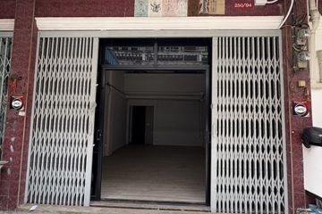 2 Bedroom Townhouse for rent in Bang Lamphu Lang, Bangkok near BTS Wongwian Yai