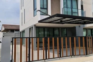 3 Bedroom Townhouse for rent in Sanam Bin, Bangkok