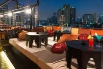 Commercial for rent in Khlong Tan Nuea, Bangkok