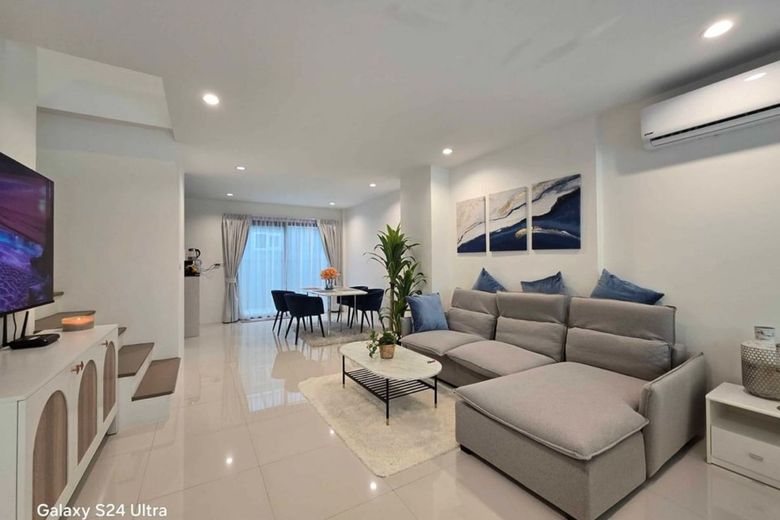 3 Bedroom Townhouse For Rent