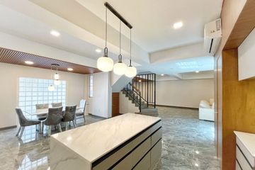 4 Bedroom Townhouse for rent in Khlong Tan Nuea, Bangkok