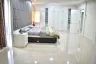 3 Bedroom Condo for sale in Saichol Mansion, Bang Lamphu Lang, Bangkok near BTS Saphan Taksin