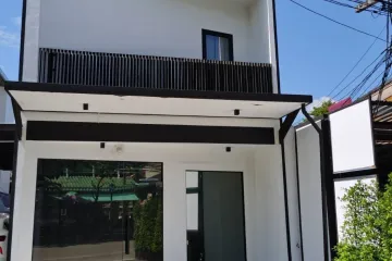 Office for rent in Bang Waek, Bangkok