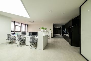 Office for sale in CHAMNAN PHENJATI BUSINESS CENTER, Huai Khwang, Bangkok near MRT Phra Ram 9