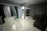 2 Bedroom Condo for sale in Life Ratchadapisek, Huai Khwang, Bangkok near MRT Huai Khwang