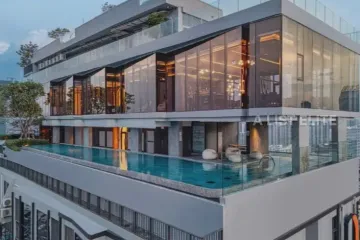 1 Bedroom Condo for sale in Huai Khwang, Bangkok near MRT Huai Khwang