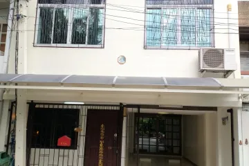 3 Bedroom Townhouse for rent in Khlong Toei, Bangkok