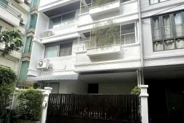 4 Bedroom Townhouse for sale in Phra Khanong Nuea, Bangkok