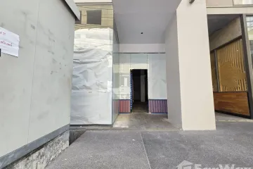 Commercial for rent in Baan Kampu Asok, Khlong Toei Nuea, Bangkok near MRT Phetchaburi