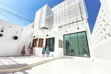 4 Bedroom House for rent in Sena Niwet 2 Village, Chorakhe Bua, Bangkok