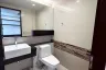 2 Bedroom Apartment for rent in Richmond Hills Residence Thonglor 25, Khlong Tan Nuea, Bangkok