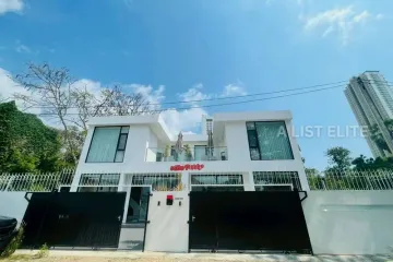 8 Bedroom House for rent in 