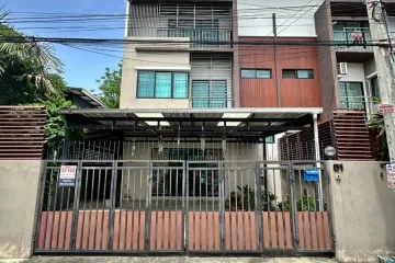 3 Bedroom Townhouse for sale in Khlong Kum, Bangkok near MRT Si Burapha