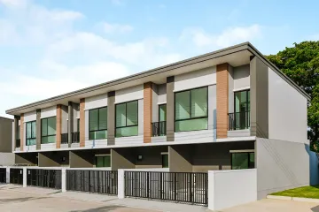 2 Bedroom Townhouse for sale in Unio Town Phetkasem 110, Dokmai, Bangkok