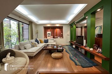 Townhouse for sale in Silom, Bangkok near BTS Sala Daeng