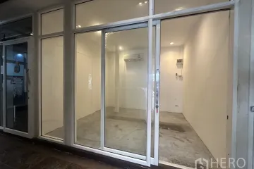 Commercial for rent in Khlong Tan Nuea, Bangkok near BTS Phrom Phong