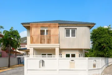 4 Bedroom House for sale in Chorakhe Bua, Bangkok