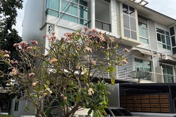 3 Bedroom Townhouse for rent in The Metro Rama 9, Prawet, Bangkok