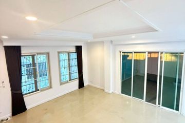 3 Bedroom Townhouse for rent in Bang Chak, Bangkok