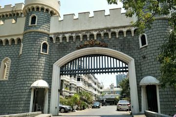 3 Bedroom Townhouse for sale in Moo Baan Chicha Castle, Khlong Toei Nuea, Bangkok near MRT Phetchaburi