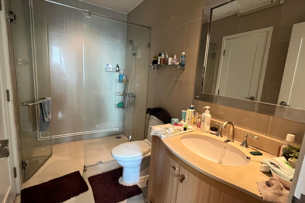 Sathon, Bangkok - Photo 2