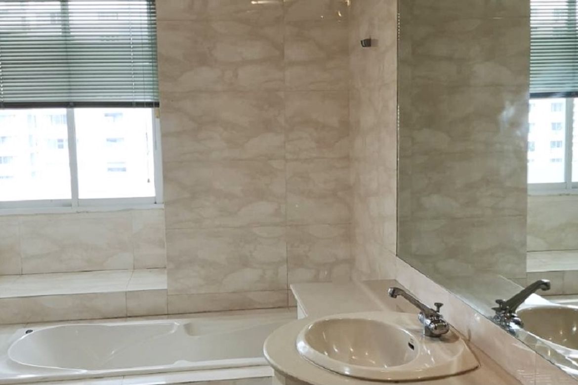 Watthana, Bangkok - Photo 2