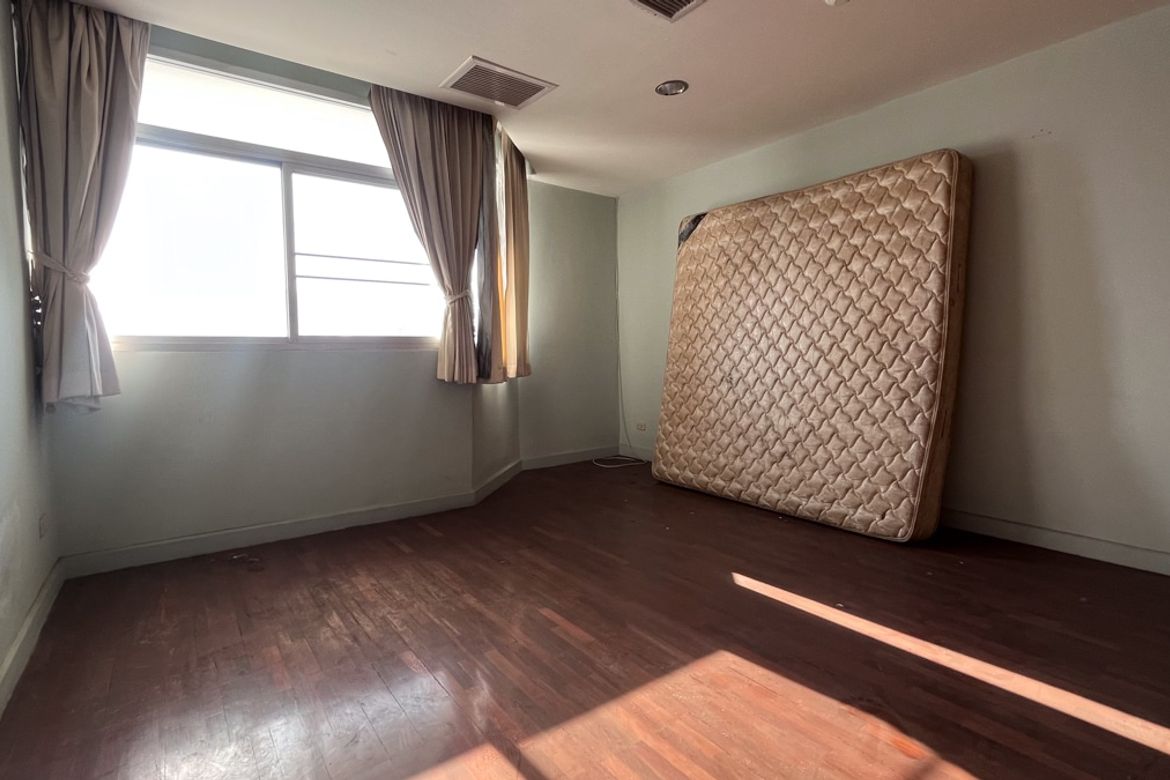 Watthana, Bangkok - Photo 2