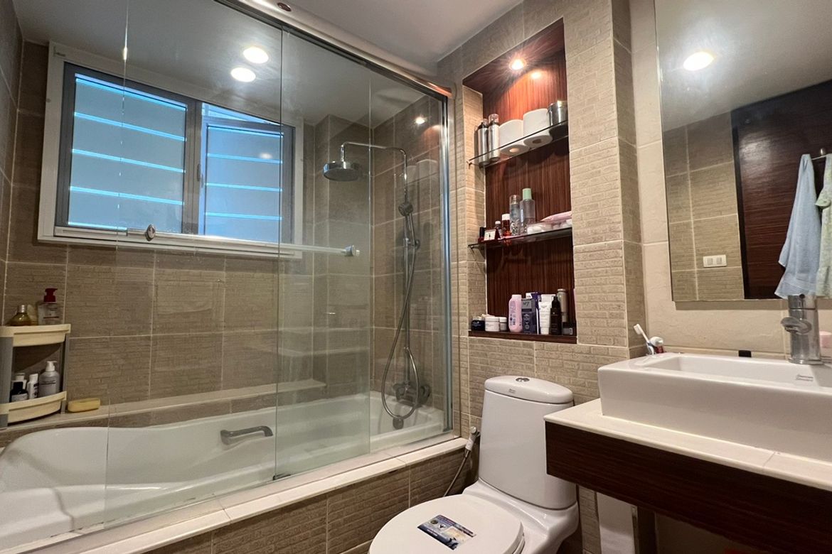 Watthana, Bangkok - Photo 3