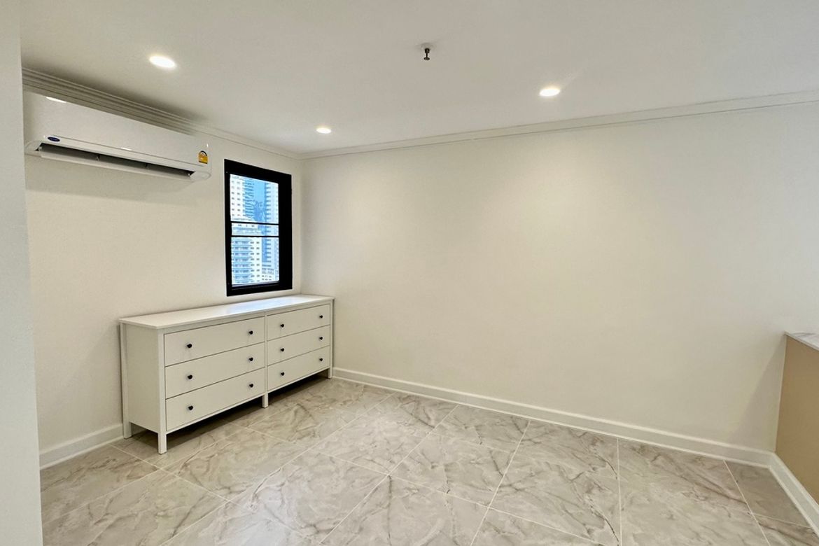 Watthana, Bangkok - Photo 3