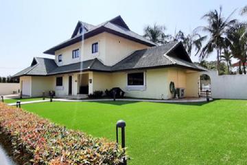 4 Bedroom House for sale in Khlong Toei Nuea, Bangkok near MRT Sukhumvit