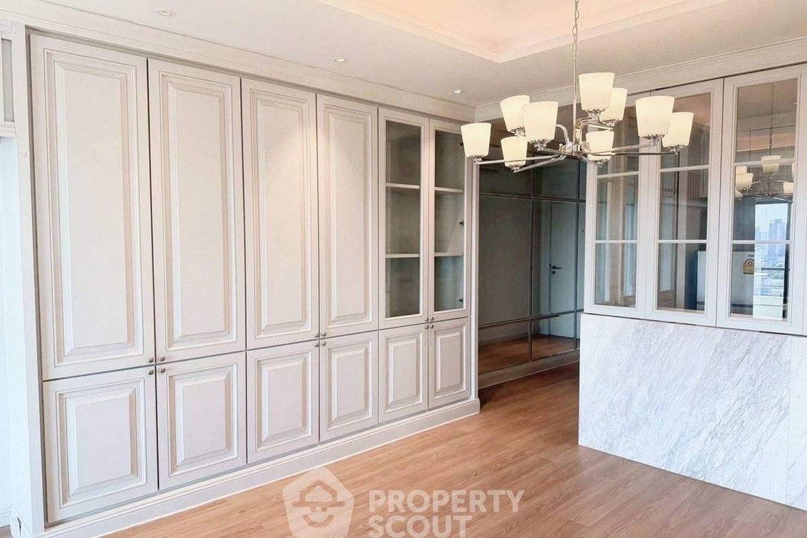 Sathon, Bangkok - Photo 3