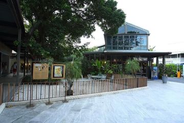 Commercial for rent in Khlong Tan Nuea, Bangkok