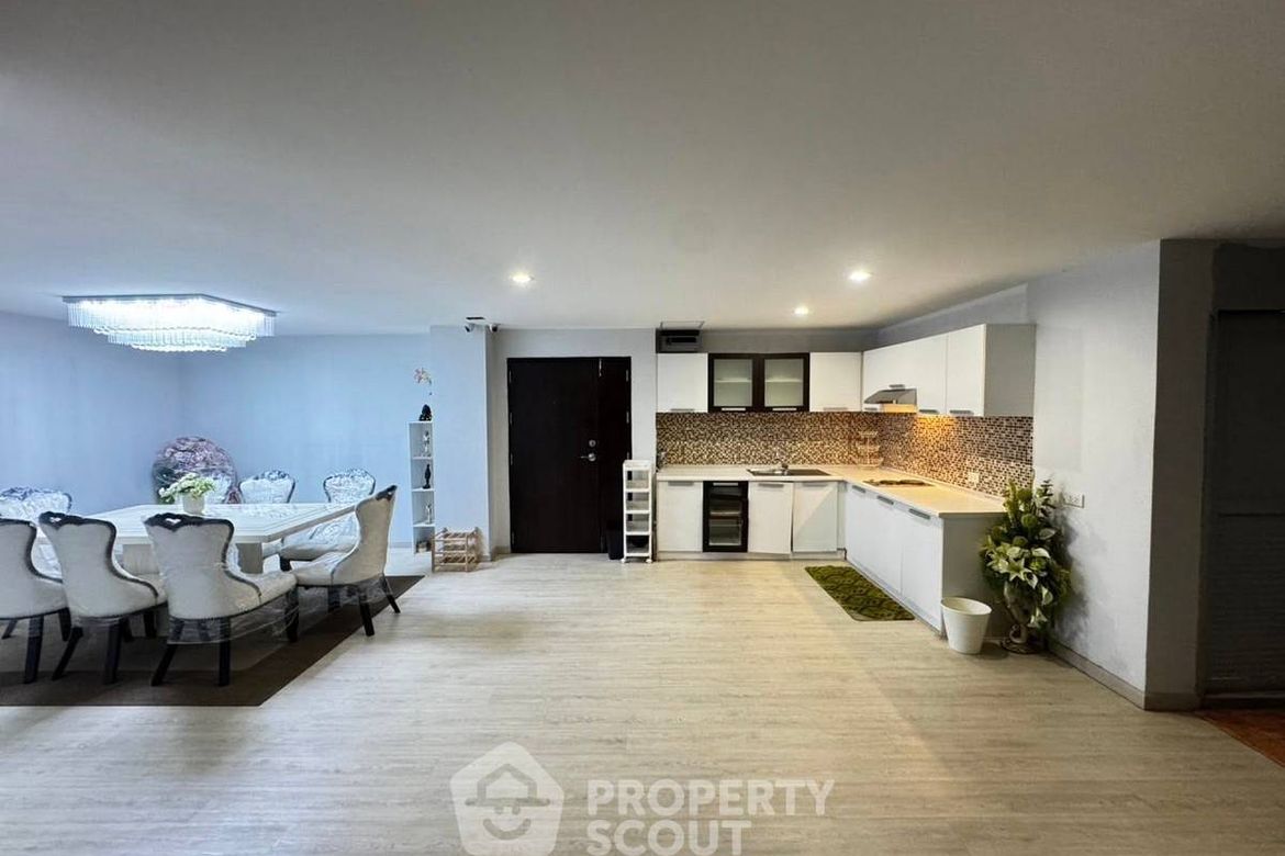 Watthana, Bangkok - Photo 3