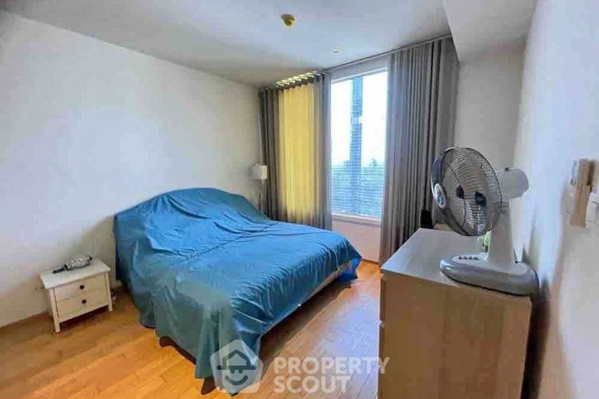 Sathon, Bangkok - Photo 2