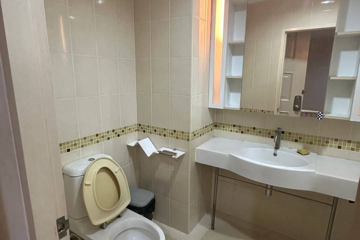 Thon Buri, Bangkok - Photo 3